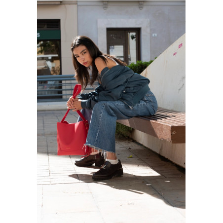 Frontale borsa Oli in pelle sostenibile, capiente ed elegante