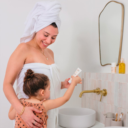 crema solare viso SPF50 idratante vegan alta protezione quotidiana