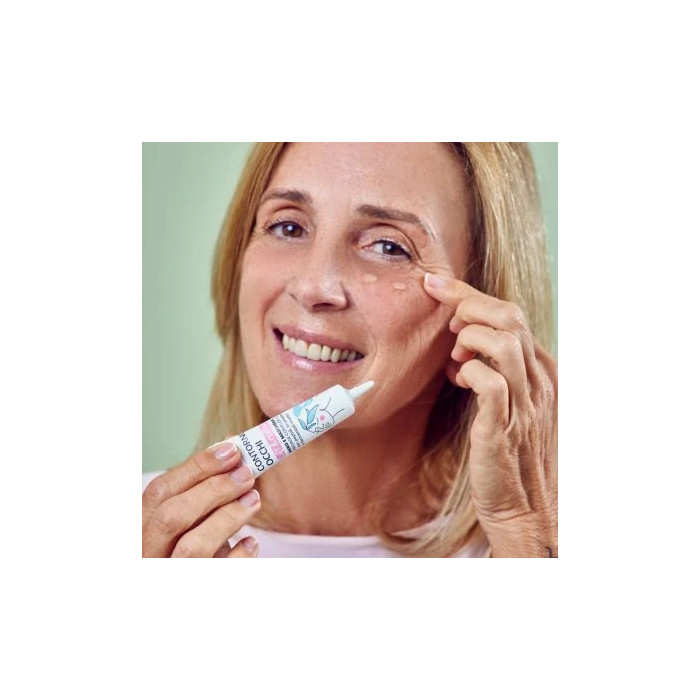 Donna che applica siero contorno occhi bio Lift&Restore