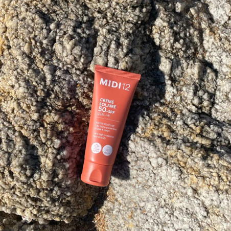 protezione solare viso SPF 50 per pelle sensibile applicazione quotidiana