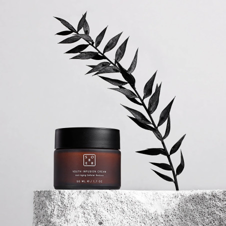 crema viso anti età con peptidi e acido ialuronico idratante